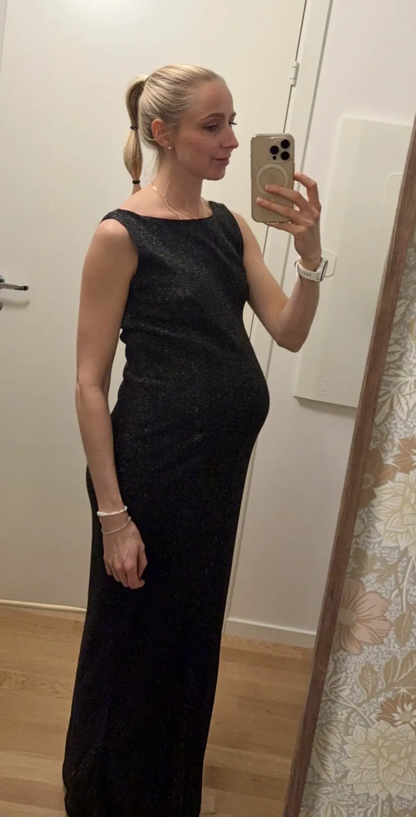 Festklänningar för gravida – hitta nyårsstilen som passar magen