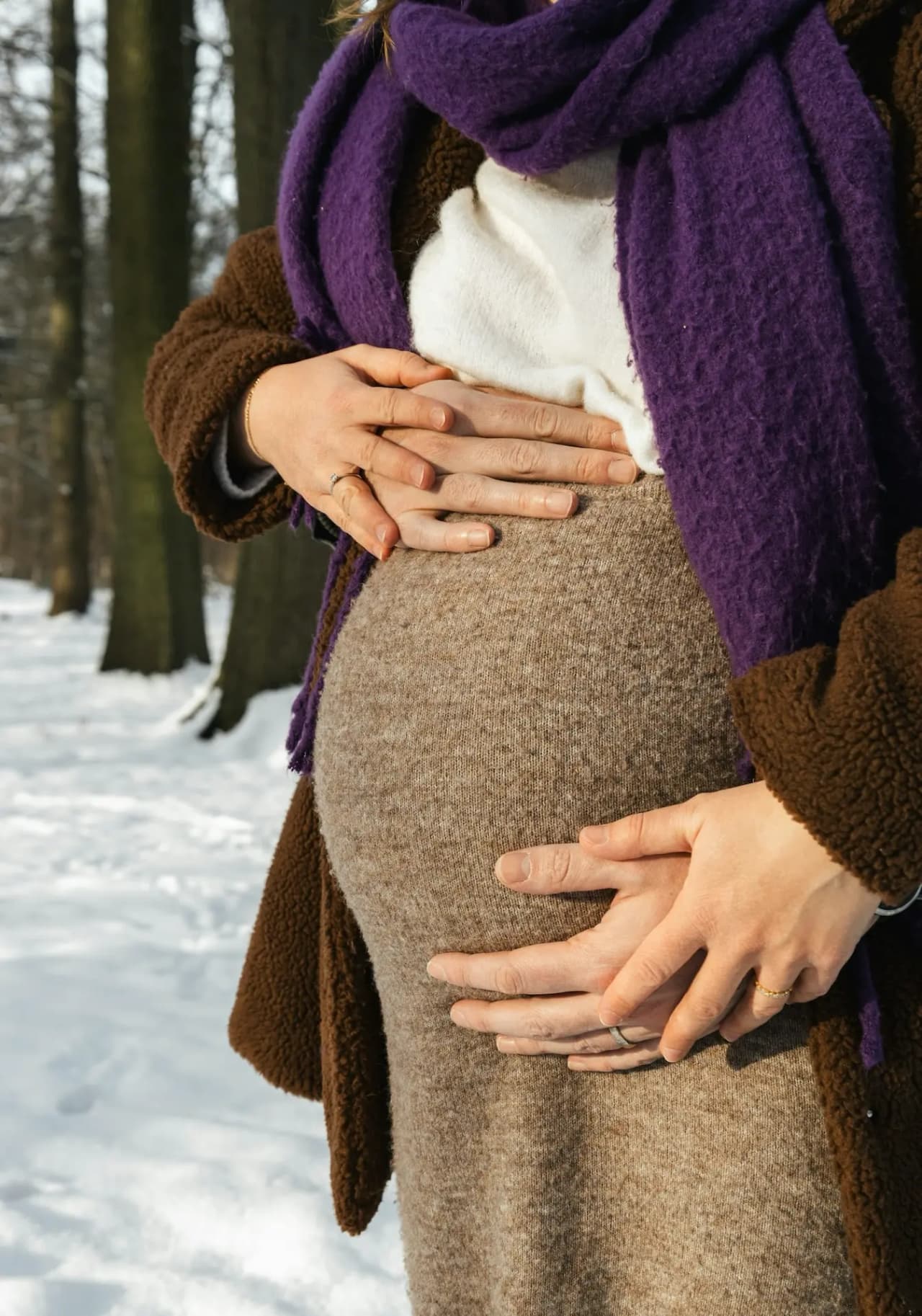 De bästa gravidkläderna för vintern i Sverige