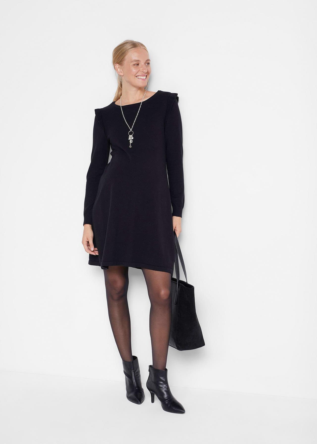 Lätt stickad mammaklänning