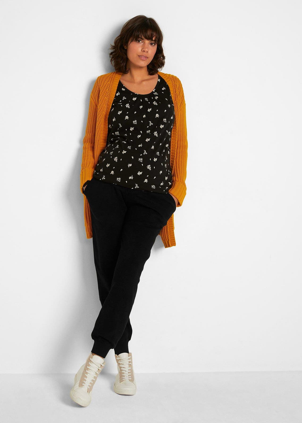 Mammabyxa av ett mjukt stickat material