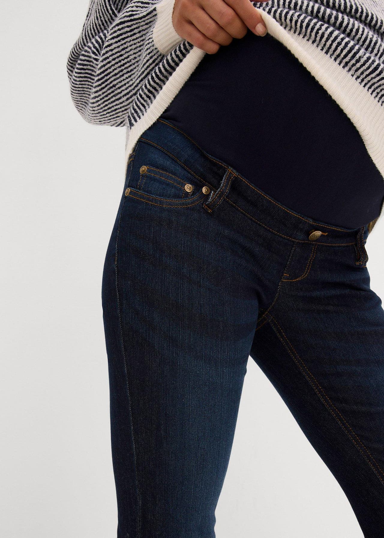 Bekväma stretchiga mammajeans, bootcut från bonprix - bild 2