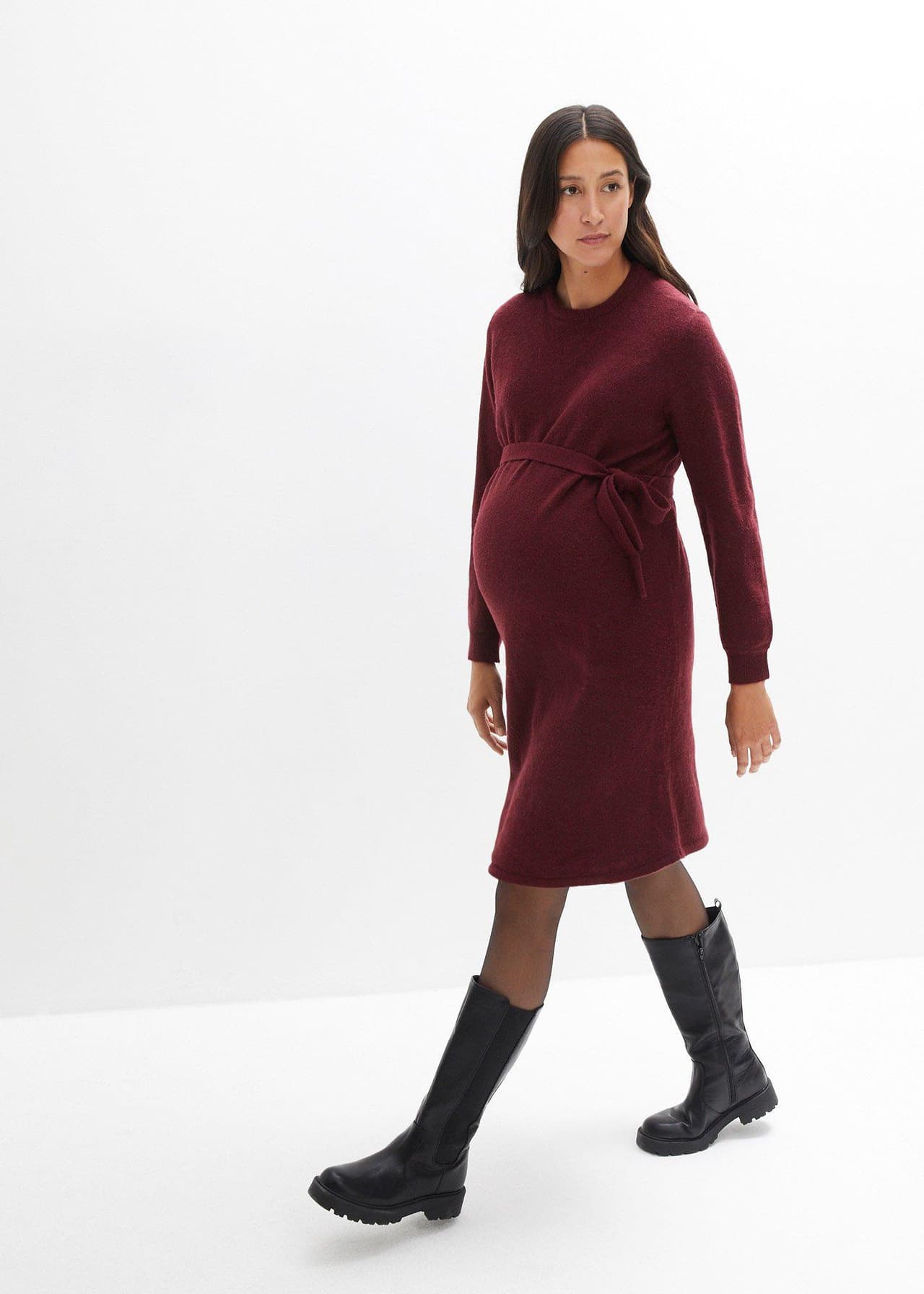 Finstickad mammaklänning