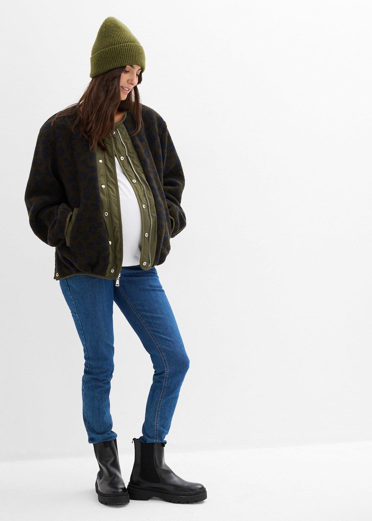 Vändbar mammajacka i kort modell med bebisficka