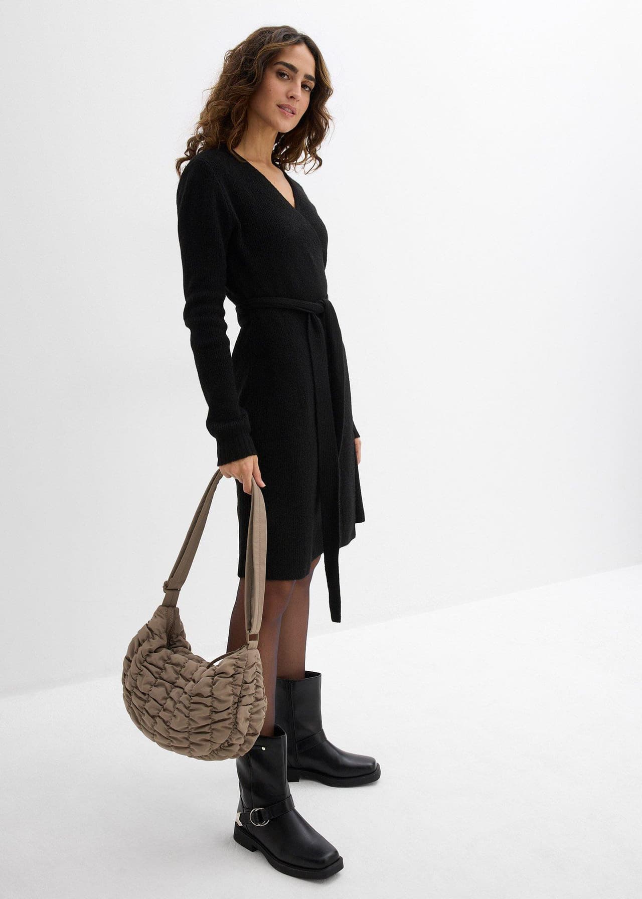 Stickad mammaklänning i omlottmodell