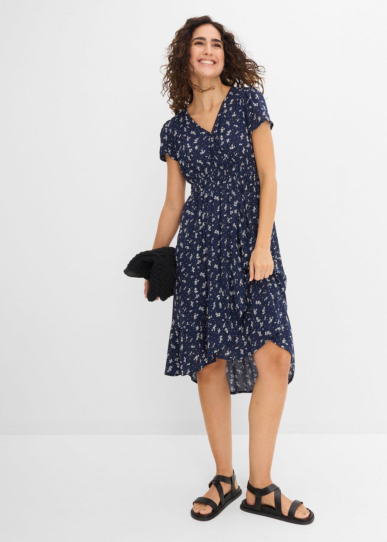 Mamma-/amningsklänning i viskoskräpp från bonprix