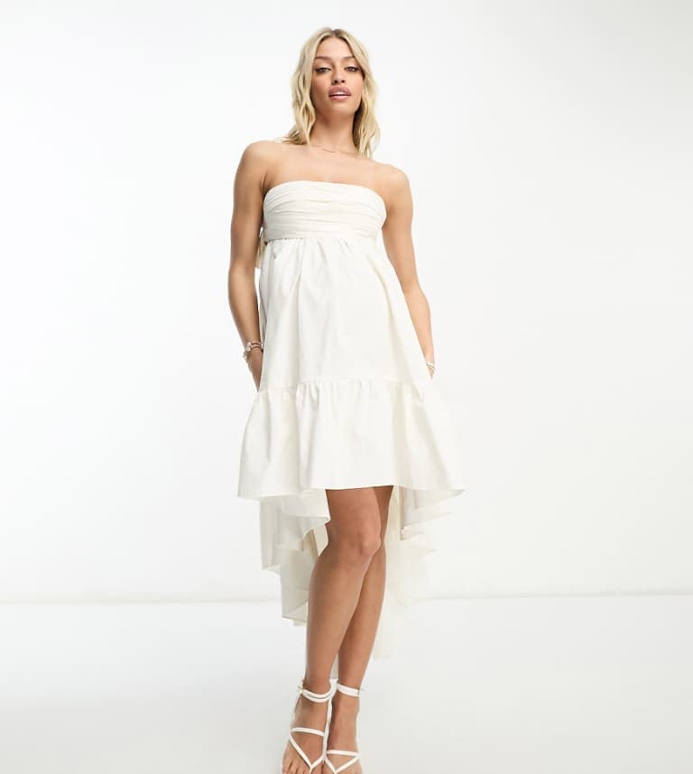 ASOS DESIGN Maternity bomullsruchad bandeau midiklänning med hög-låg nederkant i vitt från ASOS Maternity