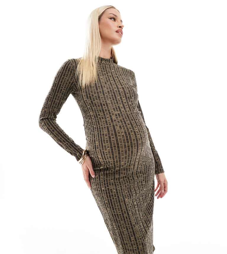 Mamalicious graviditetsklänning i texturerad ribbjersey i brun melange från Mamalicious