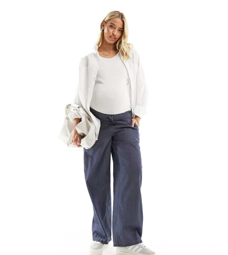 Mamalicious Graviditet vida jeans i blått från Mamalicious