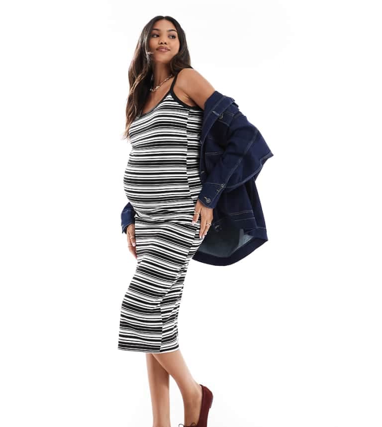 Mamalicious Gravid jersey midi klänning i mono rand från Mamalicious