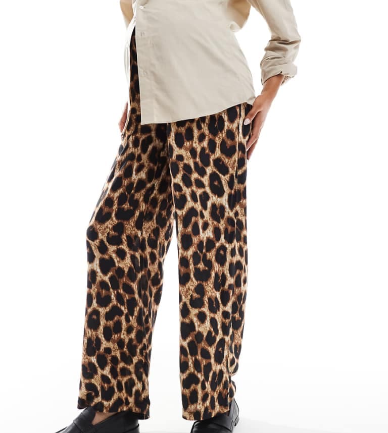 Mamalicious Graviditet bredbenta byxor under magen i leopardmönster - MULTI från Mamalicious