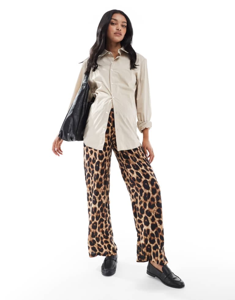 Mamalicious Graviditet bredbenta byxor under magen i leopardmönster - MULTI från Mamalicious - bild 2